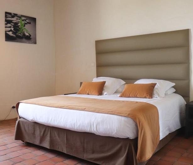 Domaine Du Normandoux, The Originals Relais Hotel Terce Exterior photo